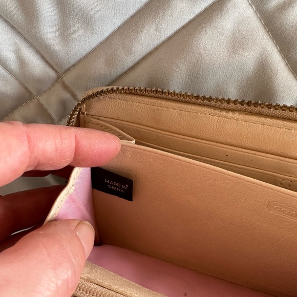 COACH Leather Zip Around Wallet in Soft Cream Pebbled Leather with Gold Hardware - Picture 8 of 10